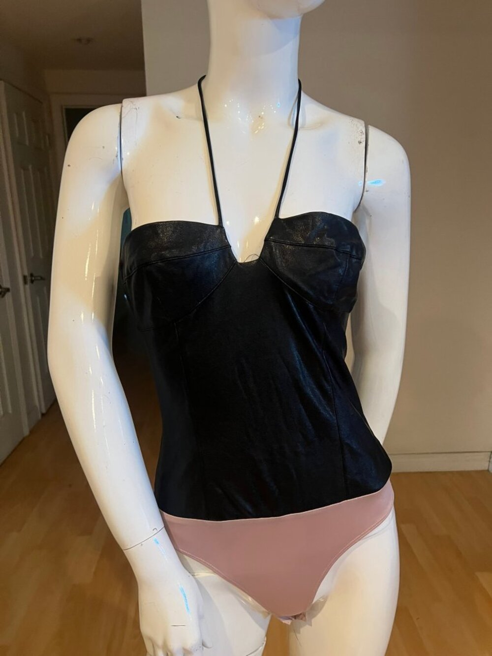 $158 AMANDA UPRICHARD GRECA FAUX LEATHER BODYSUIT SZ S SMALL